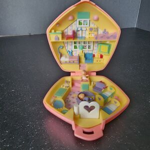 Bluebird toys Polly Pockets Nursery playset and dolls- Vintage